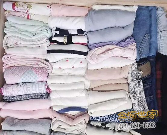 總說我的衣服亂堆，那你倒是給我又大又實用的衣柜呀！